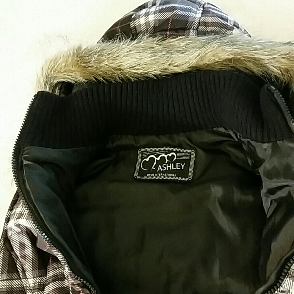 Vest - Picture 3 of 5